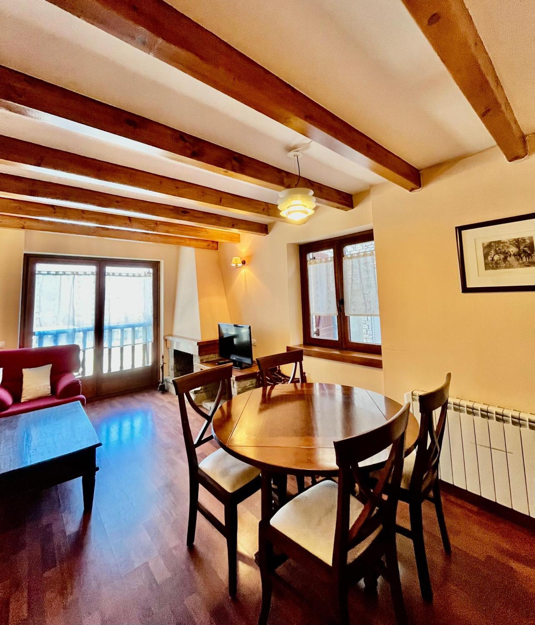 Luxury House Valencia D'Aneu Leilighet Eksteriør bilde